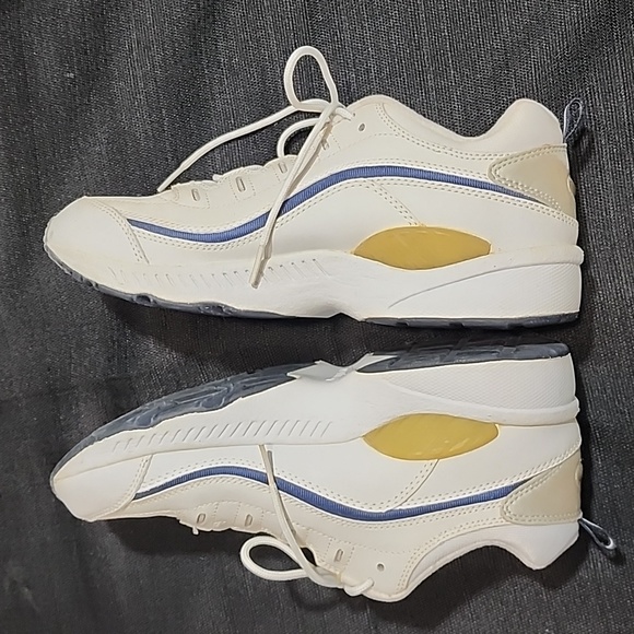 Easy Spirit Women's White Walk Run Sneakers.  9 - Picture 4 of 15